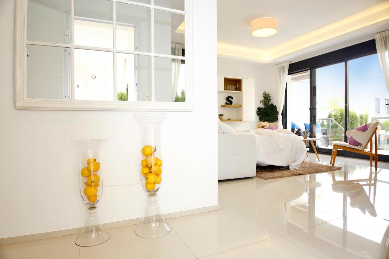 Fantastic With Ac, Pool And Bbq Hébergement de vacances