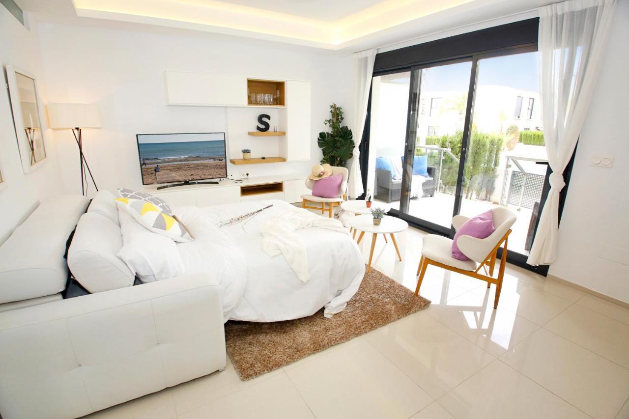 Fantastic With Ac, Pool And Bbq Hébergement de vacances Rojales